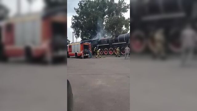 В калининградской области два товарища захотели угнать старый паровоз.