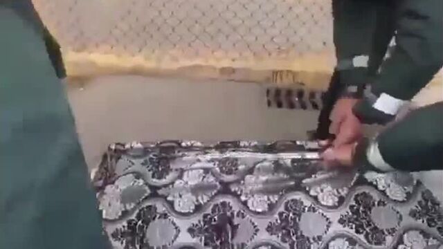 Ержан, вставай. на работу пора