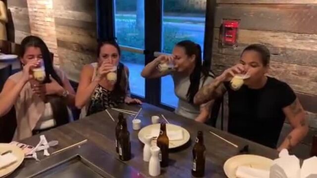 Аманда нунес с подругами пьёт пиво на скорость