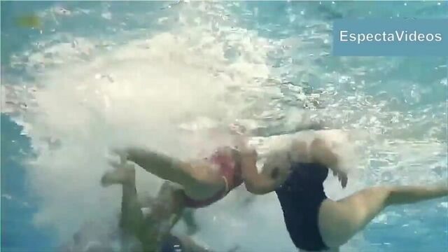 Обрыганная сестра бритни спирс порно би в юбке спящая сестра в душе время приключений писающие частное фото износилован скачиват