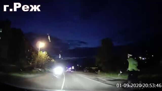 Дпсник бежит за служебной машиной