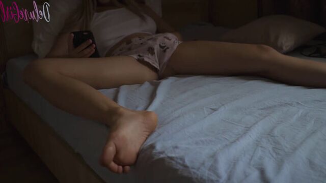 Hidden cam - sister cums on porn