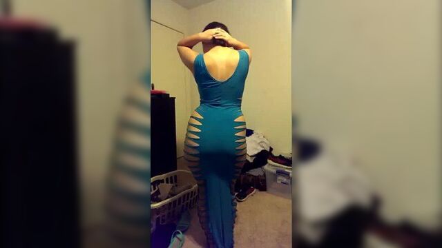 Olgun hatun bomba gibi vücudunu gösteriyor