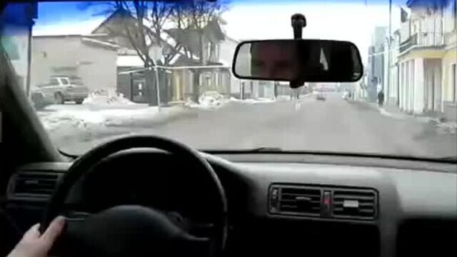 Папа учит сына водить