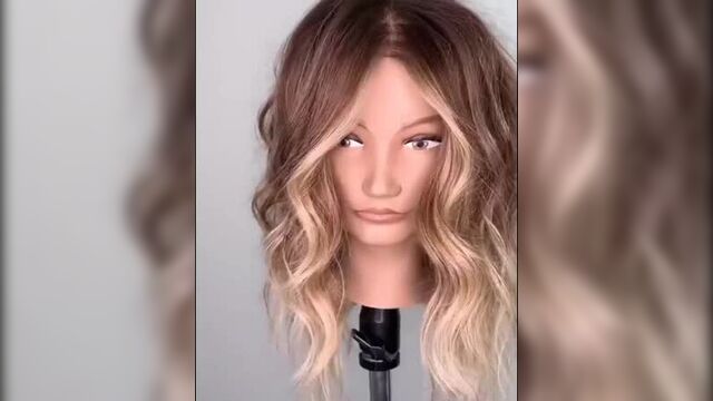 Модное омбре и светлые пряди у лица в технике мелирования