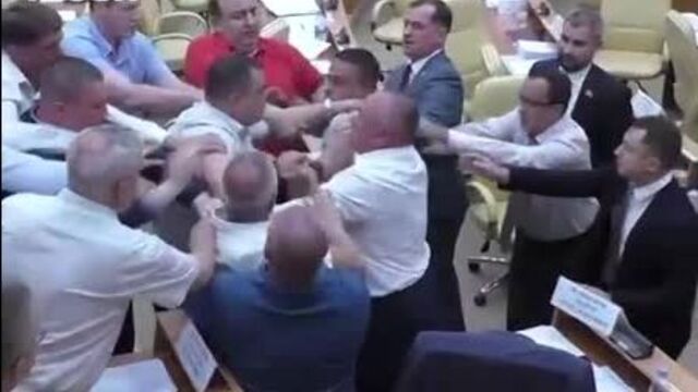 Драка между депутатами кпрф и единой россии в заксобрании ульяновской области
