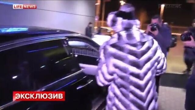 Флойд мейвезер прилетел в россию в меховой шубе и шапке