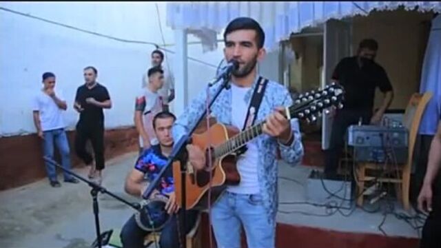 Men otamdan boyman chunki otam bor deya kuyladi-1.mp4