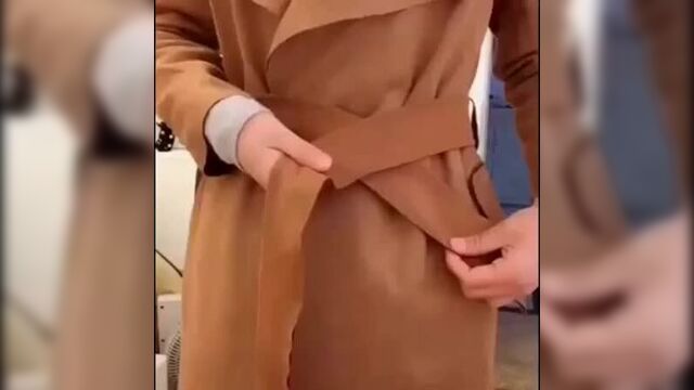 Как красиво завязать пояс на пальто (360p).mp4