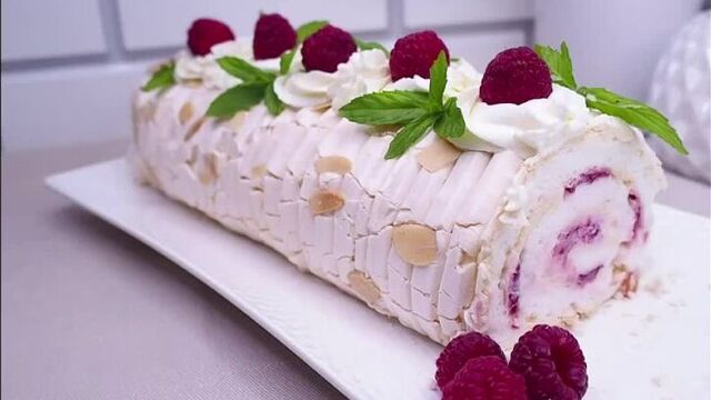 Меренговый рулет - подробно -с малиновым конфи❤+нюансы и возможные ошибки) _