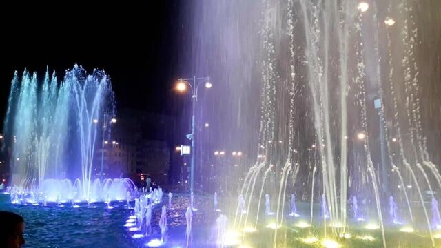 Фантан под музыку.