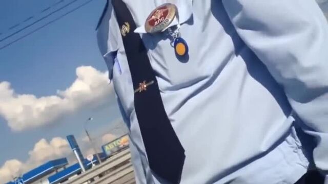 Саша север прилюдно опустил мента