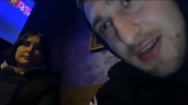 Собака терпит