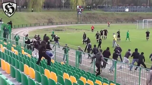 Poland hooligans in action _ chełmianka vs wisłoka dębica