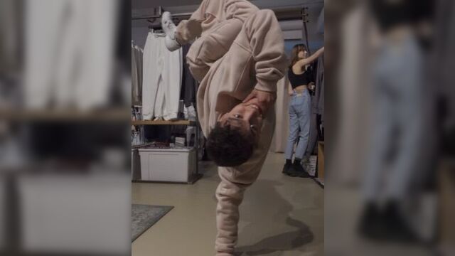 Антон в магазине борн ту би