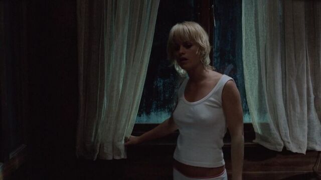 Taryn manning sexy - the breed (2006) 1080p