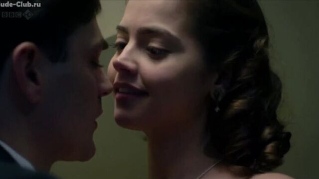 Дженна коулман (jenna coleman) голая в фильме «комната наверху» (2012)