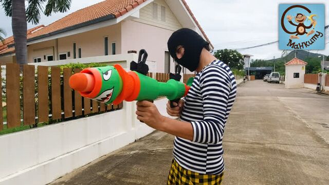 Машинки для детей. воришка украл колеса, бананомен отправился в погоню. манкиту истории