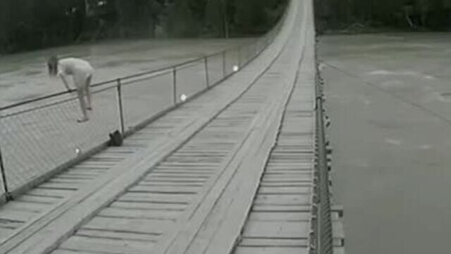 На алтае мужчина спас девушку самоубийцу прыгающую с моста