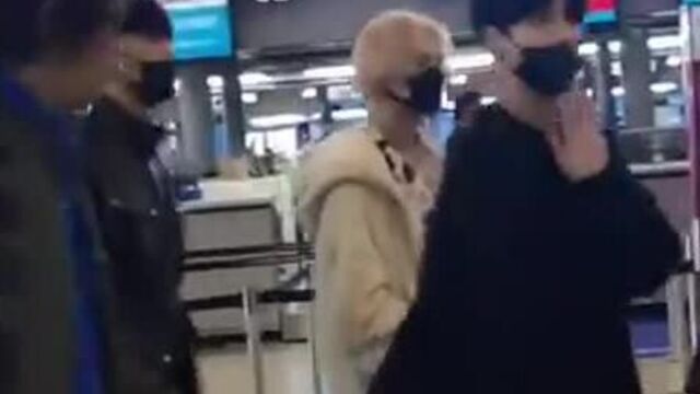 Когда аэропорт - твоя территория!!!!!!!!!!! ким хонджун в здании !!