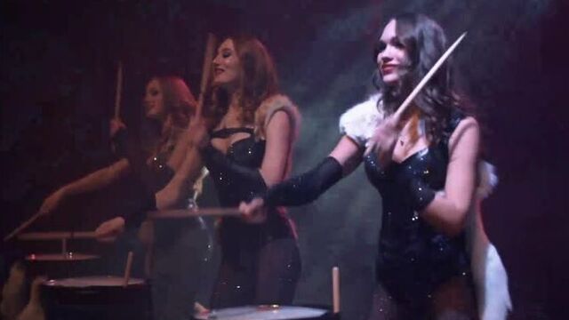 Шоу барабанщиц династия