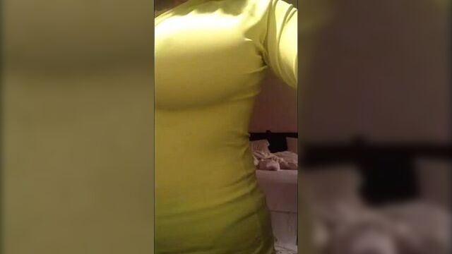 Olgun kadın soyunuyor vücudu felaket