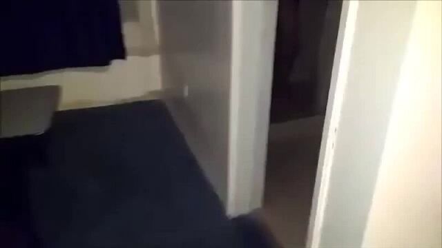 Hatunu banyoda sırayla sikiyolar