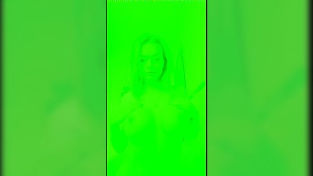 Pembe saçlı hatun memelerden süt fışkırtıyor