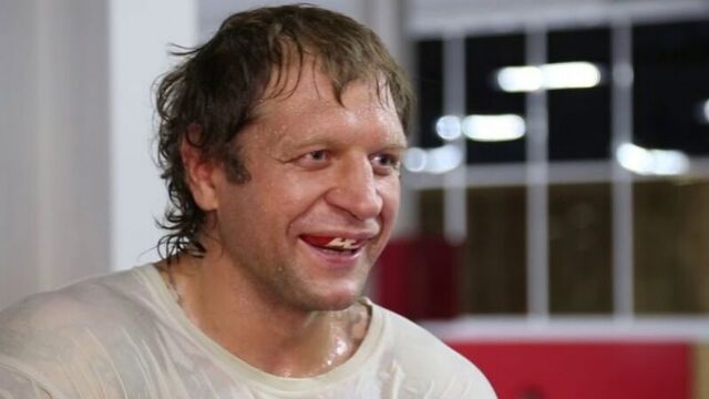 Александр емельяненко готовится к бою с дос сантосом