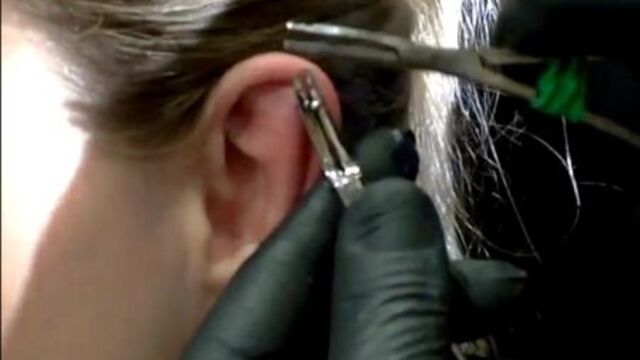 Пирсинг хеликс и мочки уха