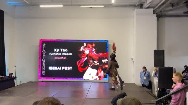 Косплей дефиле ху тао из игры genshin impact