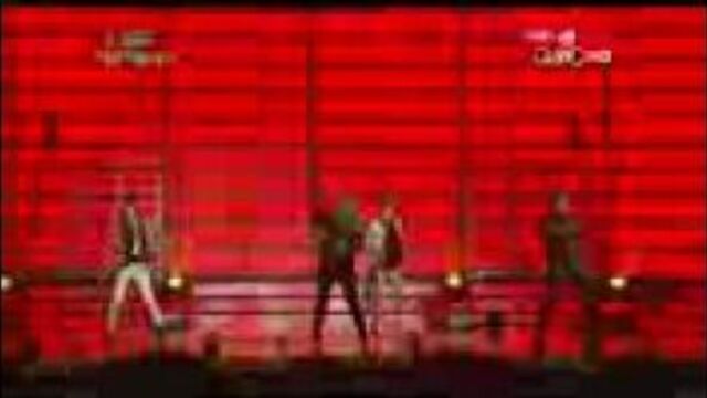 Пак бом из 2ne1 потеряла свою обувь во время выступления на "22nd seoul music awards"