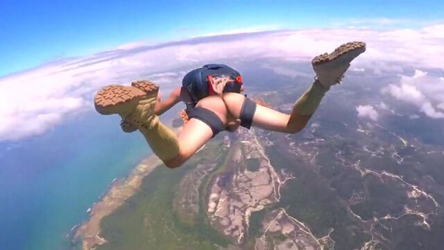 Отрывок из "superнянь 2" / прыжок с парашутом