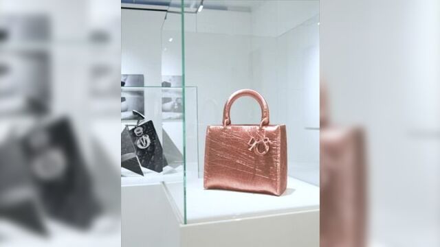 Выставка lady dior as seen by в москве