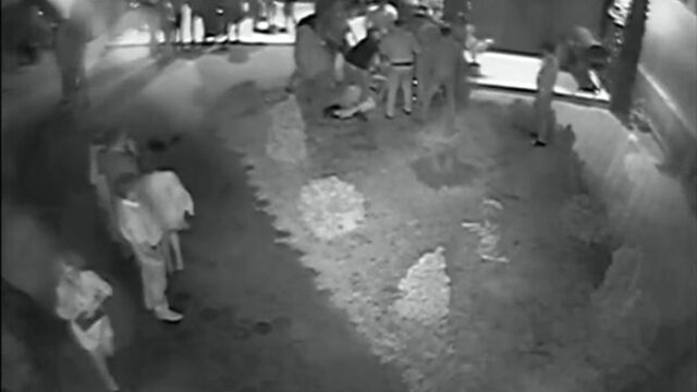 Старый оскол, ресторан давинчи (бывший 9 ярдов) 17.05.2017. охранники избивают девушку и парня.