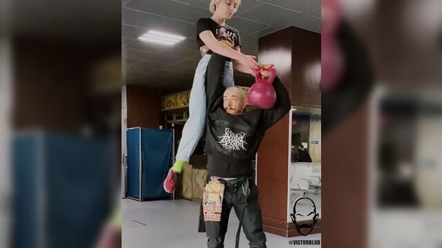 Виктор блуд и длинный язык