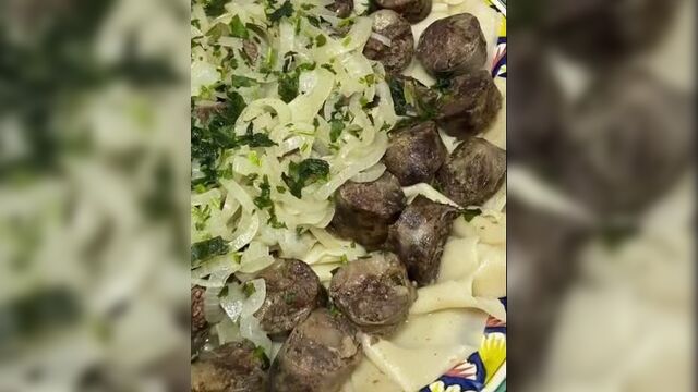 «шужык» и "бешбармак" (ингредиенты в описании видео)