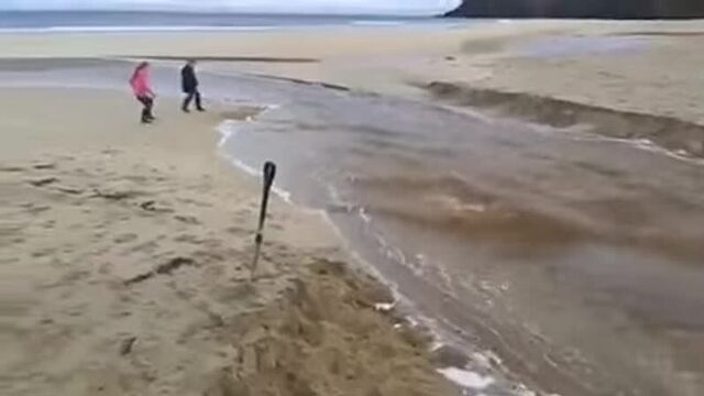 Плотину прорвало