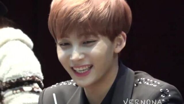 Юн джонхан делает мне больно