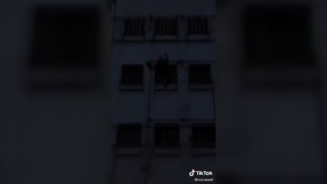 Парень из квартиры напротив