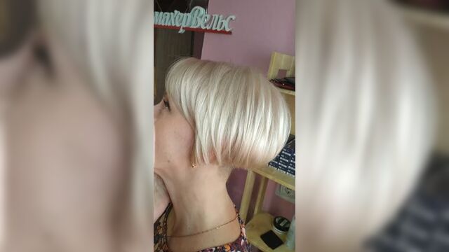 Окрашивание волос в платиновый блонд креативная стрижка с выбритыми висками