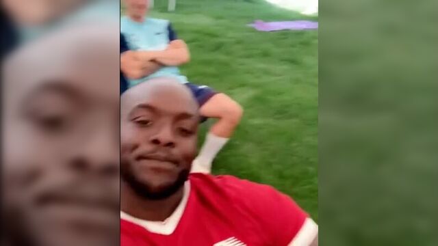 Адебайо акинфенва пришел на тренировку в футболке ливерпуля