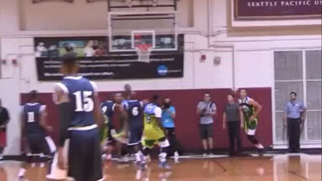 Айзея томас ставит блок шот тревору аризе