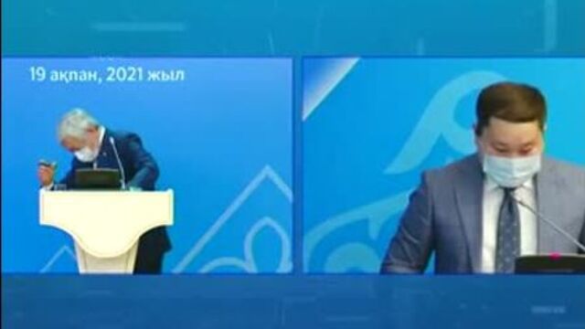 Герб казахстана упал во время выступления акима