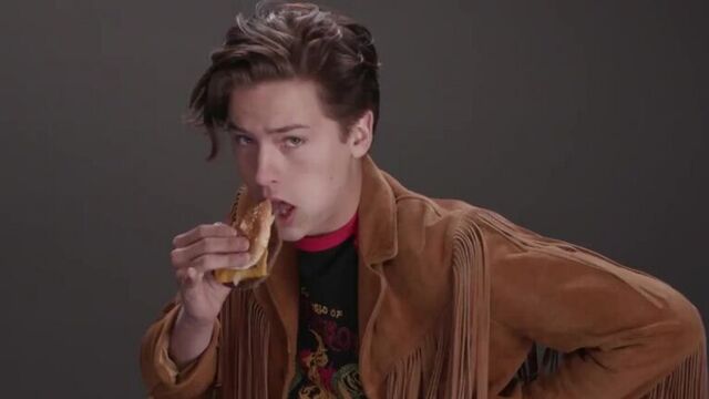 Джагхед джонс коул спроус есть бургер