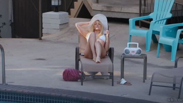 Подглядывание за голой венди ванден хювел и райли кио - "под сильвер-лэйк" (2018)