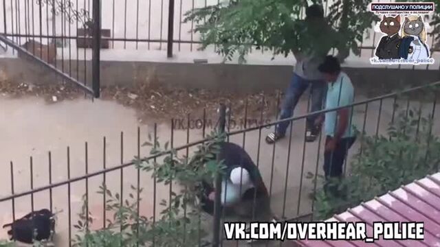 В актау парень выскочил на подмогу мужику, которого окучивала группа гопников