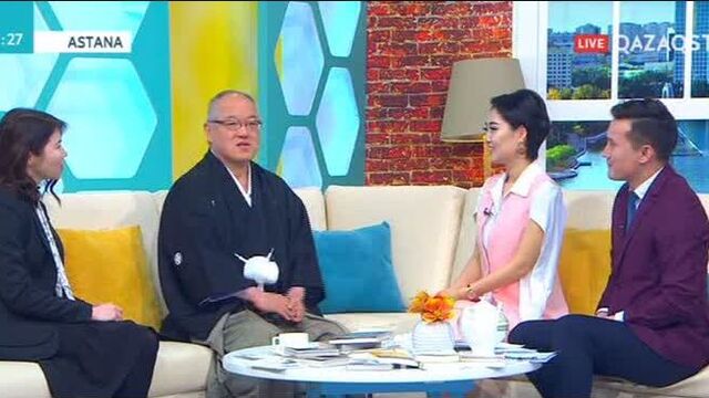 "желсіз түнде жарық ай"