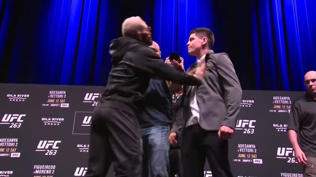 Дейвесон фигередо vs брэндон морено - битва взглядов с пресс-конференции перед ufc 263