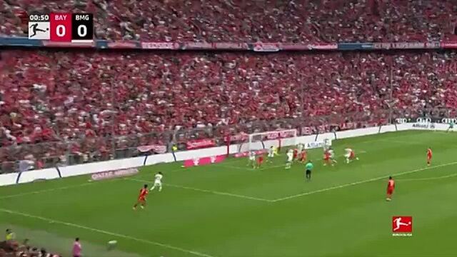 Ян зоммер в матче с баварией